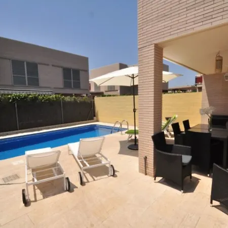 Moderna 8 Personas En Cambrils