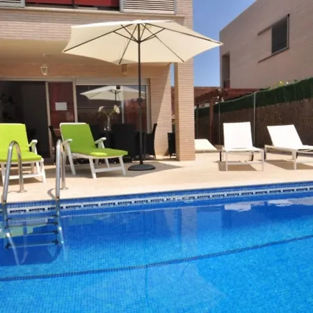 Moderna 8 Personas En Cambrils