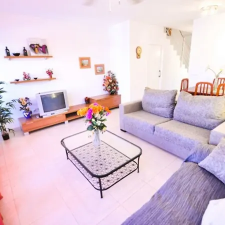 Moderna 8 Personas En Apartment